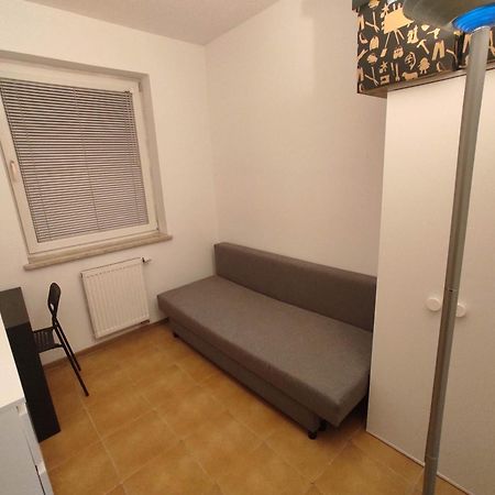 Nice Room With 2 Shared Bathrooms ,Wc , 2Km To Old Town -100M From Metro Szwedzka Warszawa Eksteriør bilde