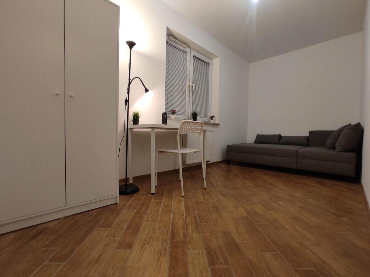 Nice Room With 2 Shared Bathrooms ,Wc , 2Km To Old Town -100M From Metro Szwedzka Warszawa Eksteriør bilde