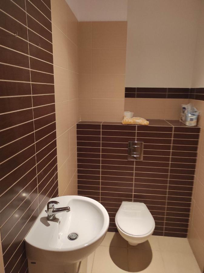 Nice Room With 2 Shared Bathrooms ,Wc , 2Km To Old Town -100M From Metro Szwedzka Warszawa Eksteriør bilde