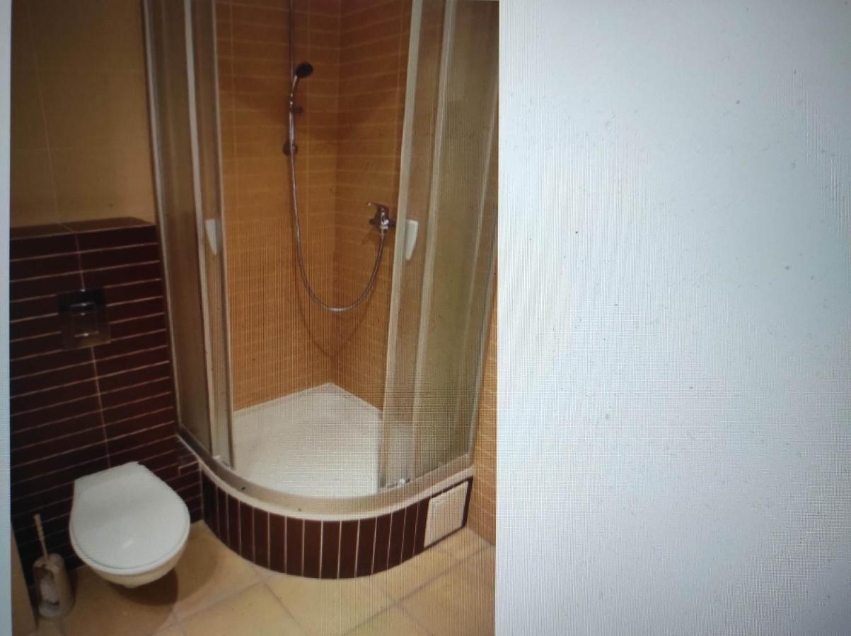 Nice Room With 2 Shared Bathrooms ,Wc , 2Km To Old Town -100M From Metro Szwedzka Warszawa Eksteriør bilde