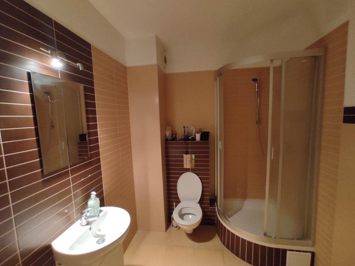 Nice Room With 2 Shared Bathrooms ,Wc , 2Km To Old Town -100M From Metro Szwedzka Warszawa Eksteriør bilde