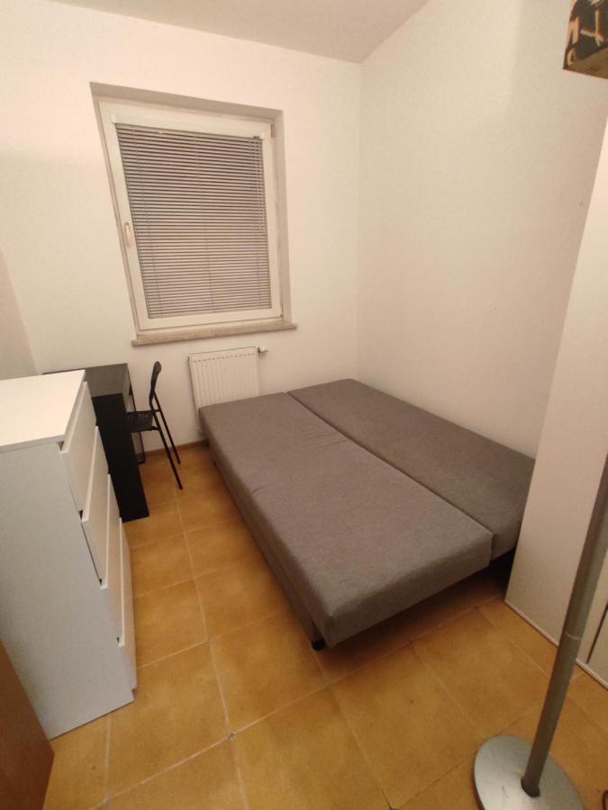 Nice Room With 2 Shared Bathrooms ,Wc , 2Km To Old Town -100M From Metro Szwedzka Warszawa Eksteriør bilde